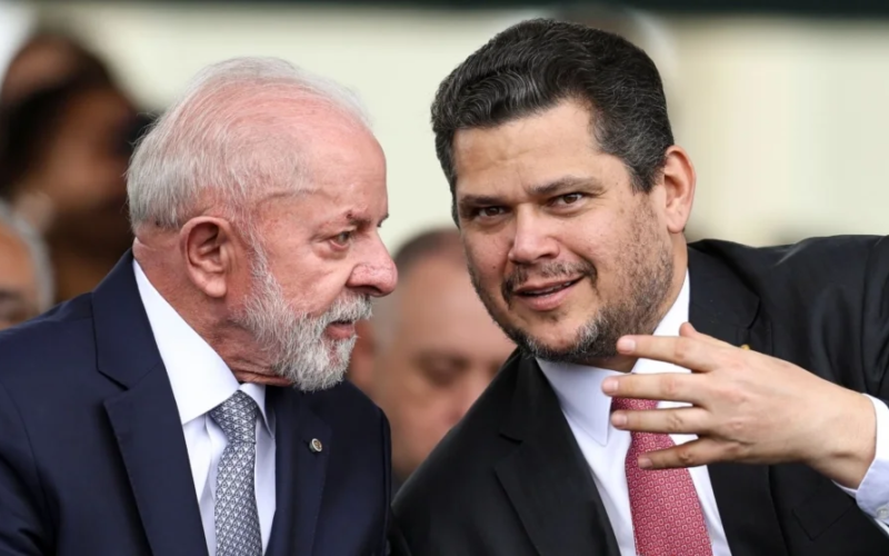 Alcolumbre busca Lula para superar crise após derrota de Messias