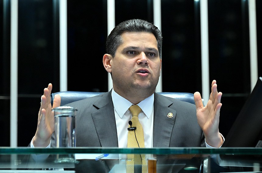 Alcolumbre evita prazo e trava debate sobre fim da escala 6x1