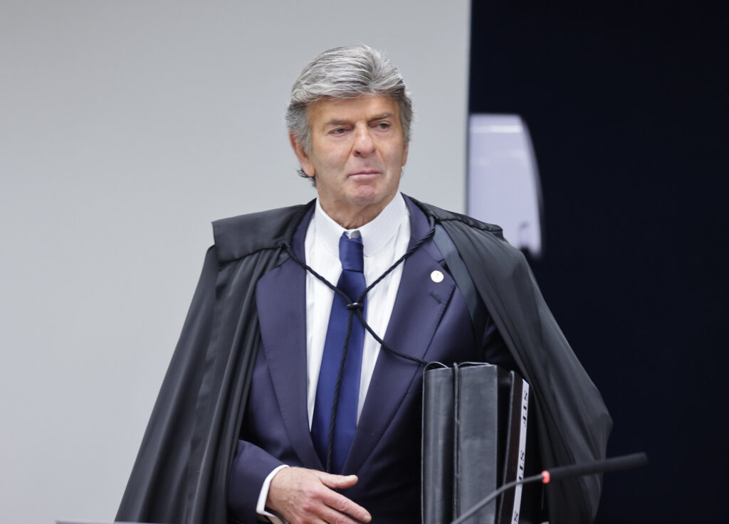 Fux segue Cármen Lúcia e vota contra reduzir inelegibilidade