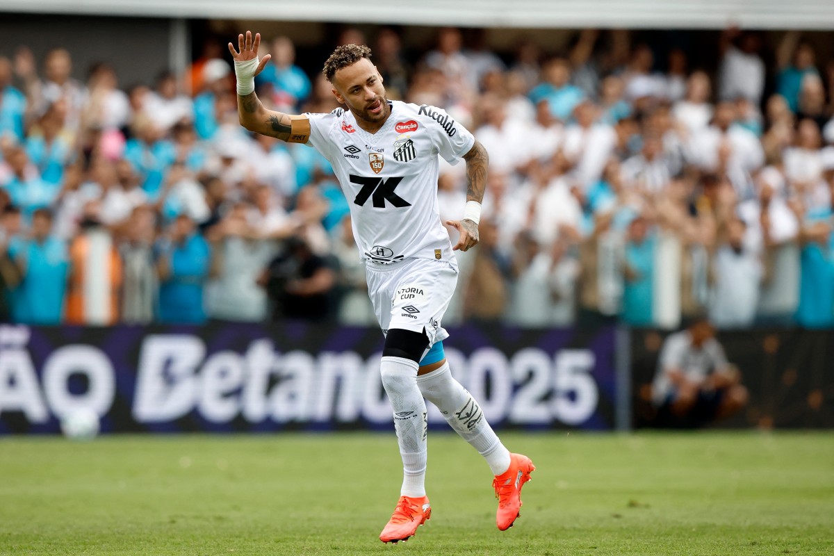 Neymar marca, Santos vence Bragantino e sai do Z4