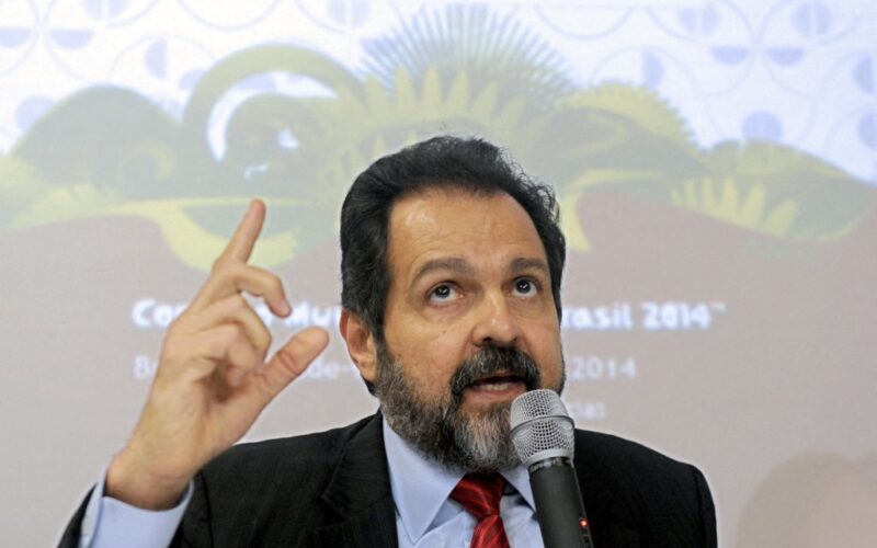 PT Brasília fecha chapa e Agnelo disputa vaga federal
