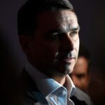 Flávio Bolsonaro quer base para mudar Constituição e reduzir ministérios