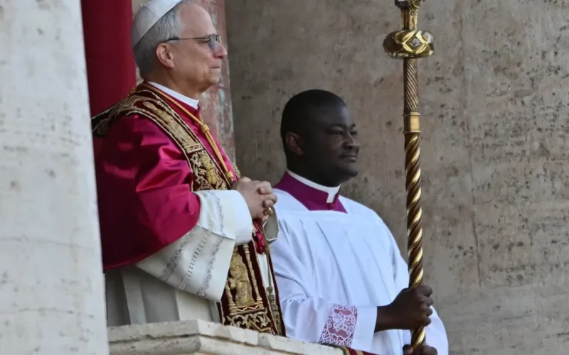Papa promete mudanças para Igreja ser "lugar seguro