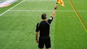 FIFA recua e mantém regra do impedimento na Copa