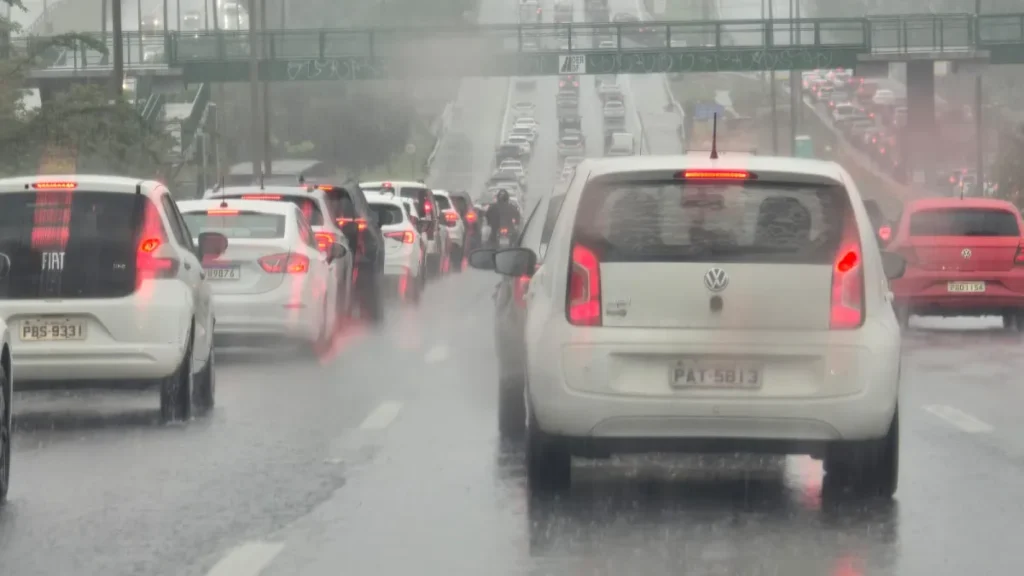 Dia dos Namorados no DF: chuva e trovoadas surpreendem