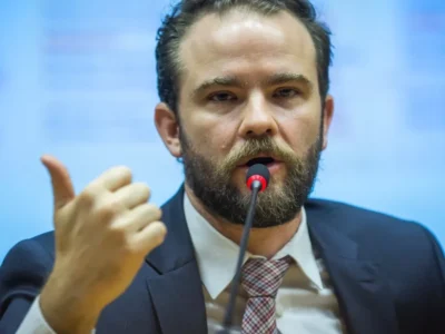 Desenrola para adimplentes será anunciado até fim do mês, diz ministro