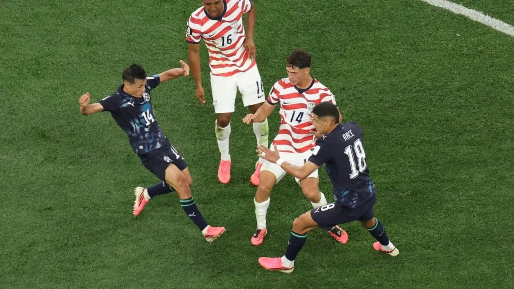 EUA atropela Paraguai e estreia com goleada na Copa