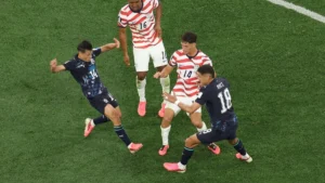 EUA atropela Paraguai e estreia com goleada na Copa