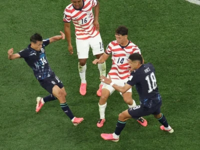 EUA atropela Paraguai e estreia com goleada na Copa