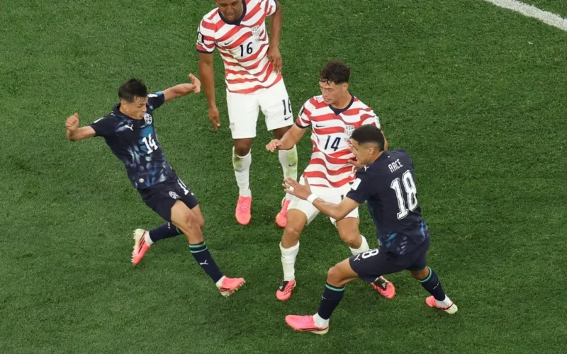 EUA atropela Paraguai e estreia com goleada na Copa