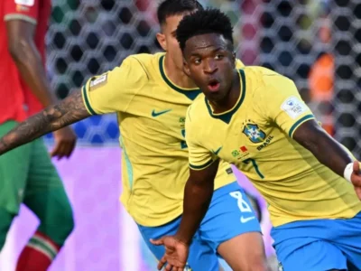 Ancelotti erra, Vini Jr salva: Brasil empata na estreia
