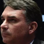 Flávio Bolsonaro critica relação do pai com imprensa