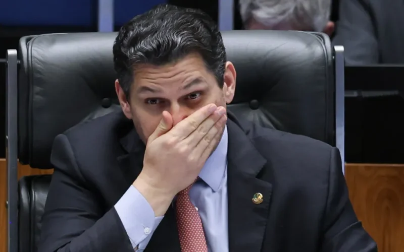 Alcolumbre pauta PEC-bomba dos agentes de saúde na próxima semana
