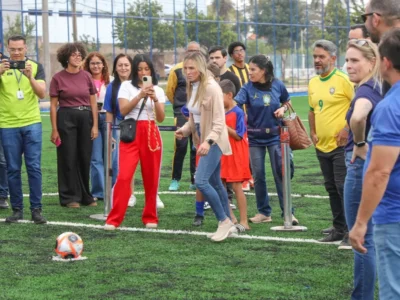 Celina Leão inaugura reformas de campos sintéticos em Taguatinga e Samambaia