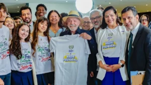 Lula premia 682 alunos campeões da Obmep no Rio