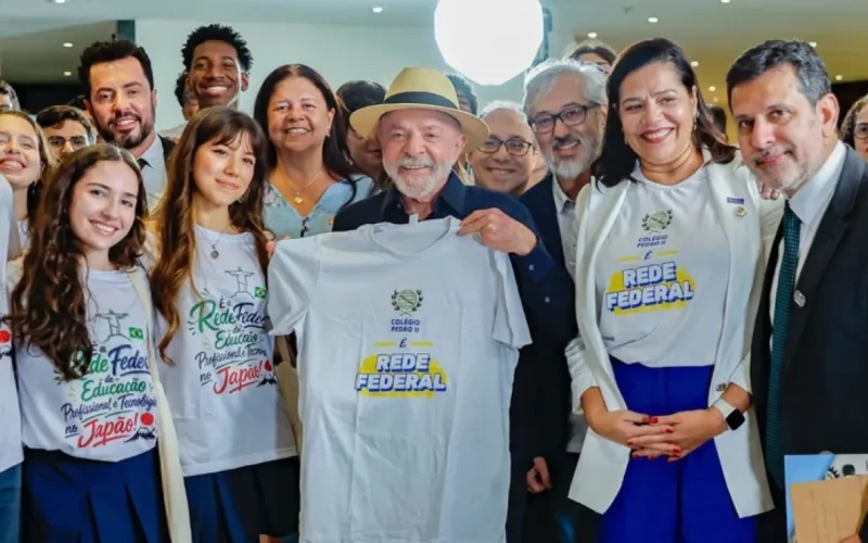 Lula premia 682 alunos campeões da Obmep no Rio