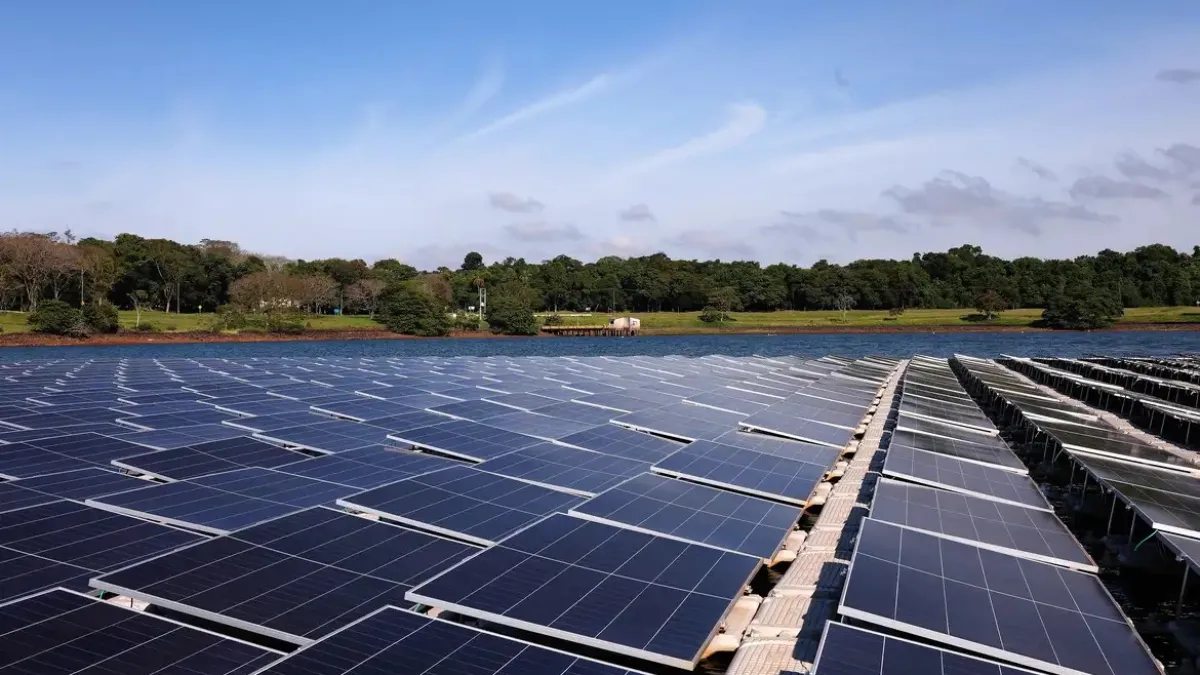Brasil cai para 5º lugar no ranking global de energia solar em 2025