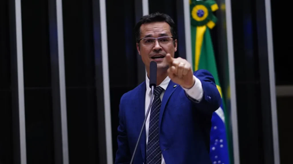 Deltan pode lançar esposa ao Senado se tiver candidatura barrada