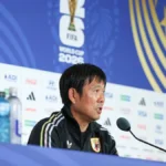 Técnico do Japão cita Zico e Falcão e vê chance de vencer Brasil