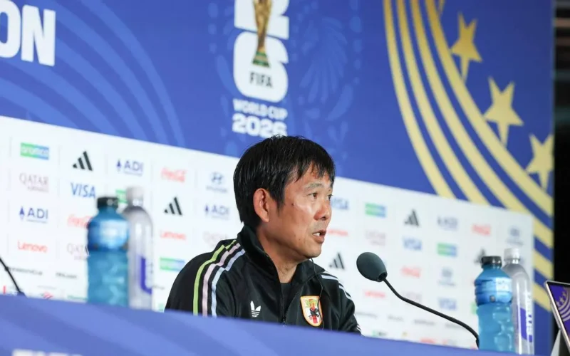 Técnico do Japão cita Zico e Falcão e vê chance de vencer Brasil