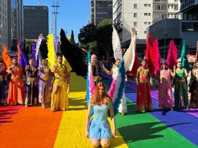 Parada LGBT+ ignora direita e contrasta com Marcha para Jesus