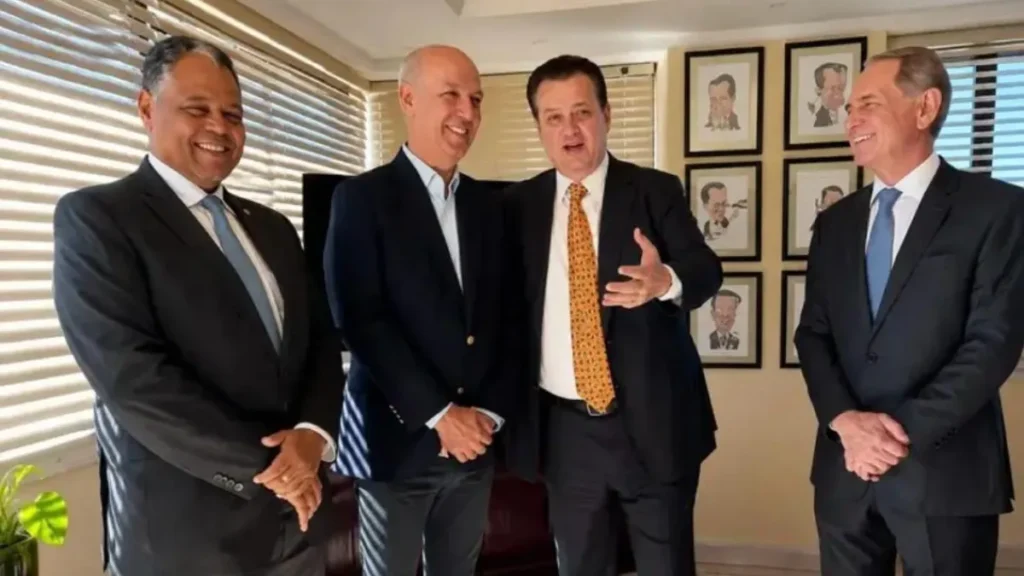 Kassab garante apoio a Arruda e fecha chapa com Caiado