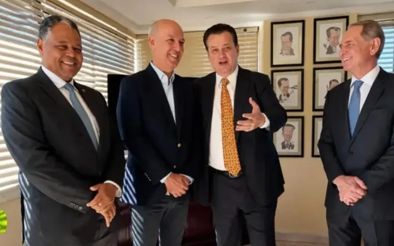 Kassab garante apoio a Arruda e fecha chapa com Caiado