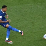 França vence Paraguai com gol de Mbappé e está nas quartas