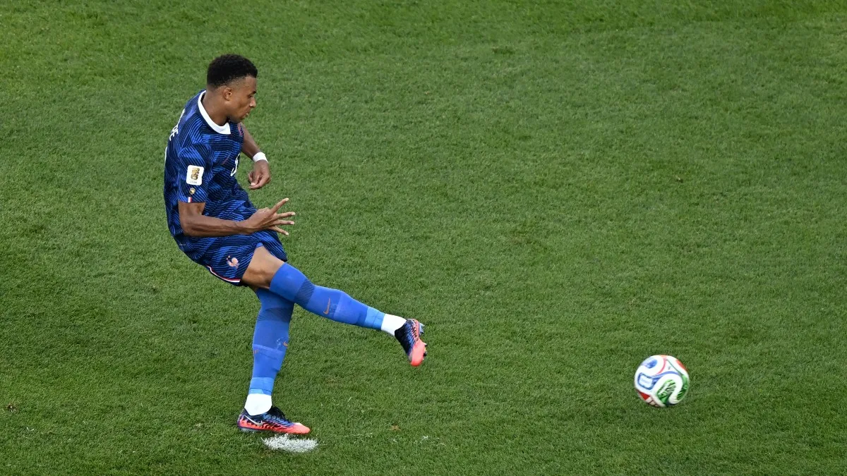 França vence Paraguai com gol de Mbappé e está nas quartas