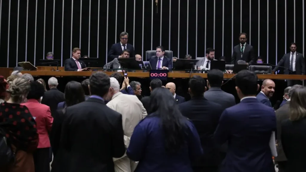 Big techs usam PL das Fake News contra regulação de mercado