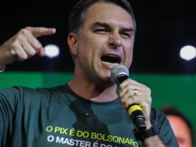 Flávio Bolsonaro diz que fez papel de Lula nos EUA