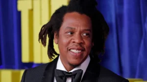 Rihanna volta ao palco em show de Jay-Z e brinca: 'Estou enferrujada