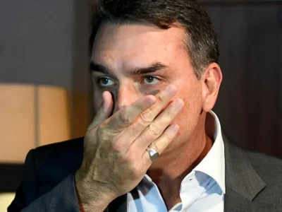 Flávio recorre ao STF contra proibição de visitas a Bolsonaro