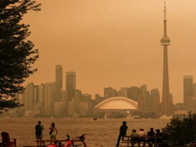 Fumaça de incêndios no Canadá cobre EUA e afeta milhões
