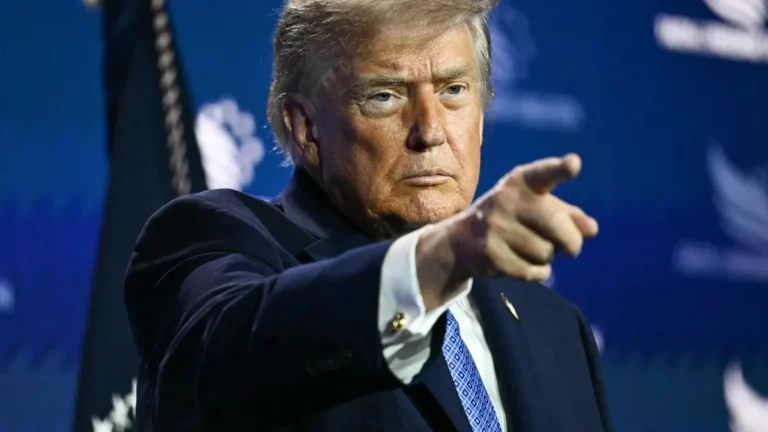 Trump pede cassação de licenças de emissoras que rejeitaram seu discurso