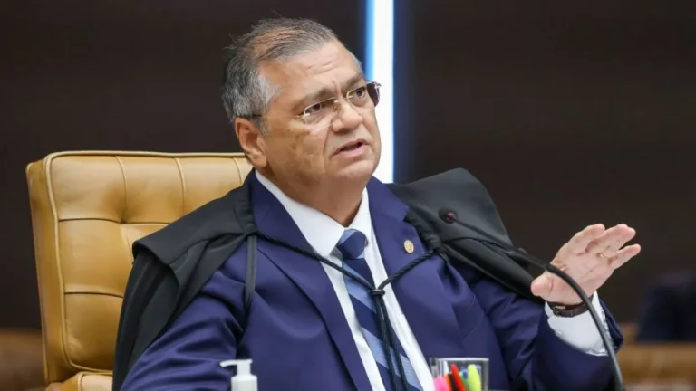 Dino envia à PF explicações de partidos sobre emendas