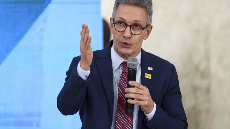 Zema defende voto impresso para aumentar confiabilidade das urnas
