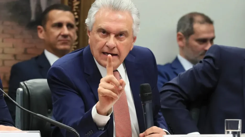Faria Lima torce por Flávio Bolsonaro desistir em favor de Caiado