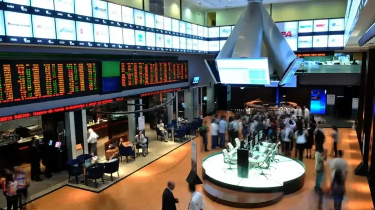 Bolsa abre com atraso e dólar sobe com Fed no radar