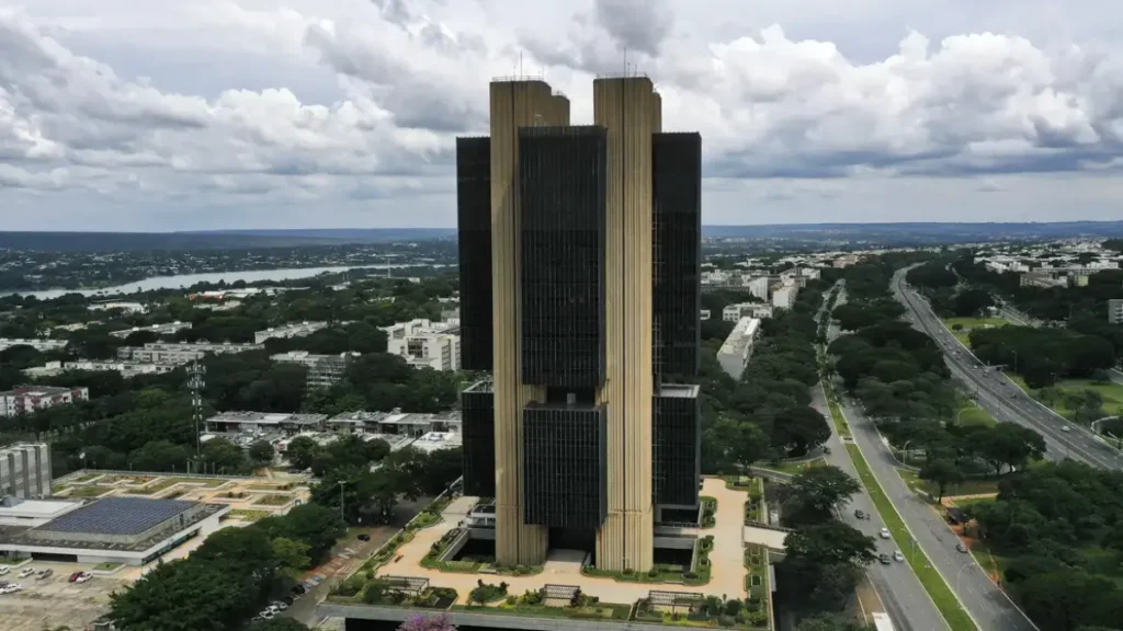 Banco Central corta Selic para 14% ao ano em queda de 0,25 ponto