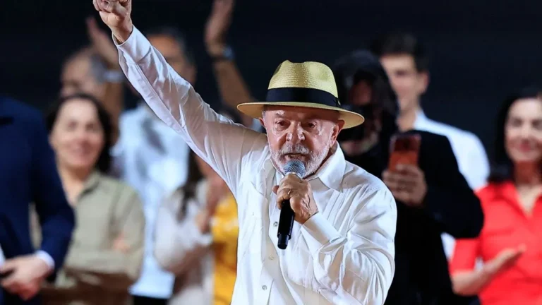Lula sanciona lei que aumenta penas para crimes sexuais com IA contra menores