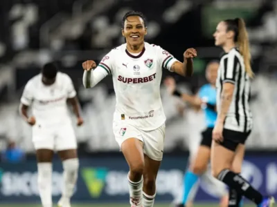Fluminense vence Botafogo e segue vivo na luta pelo G-8