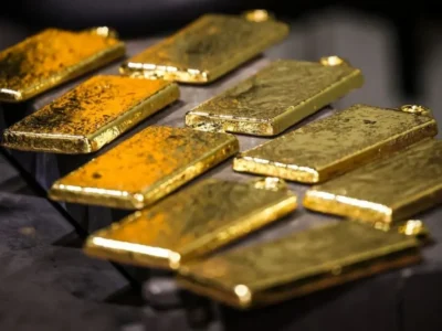 Ouro sobe e supera US$ 4.440 com foco no Fed