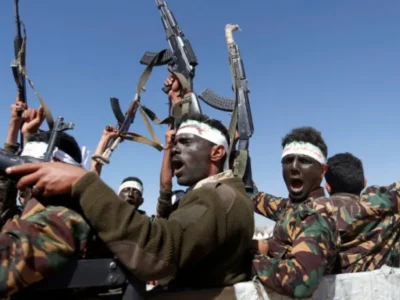 Iêmen acusa houthis de ataque letal a navio no Mar Vermelho