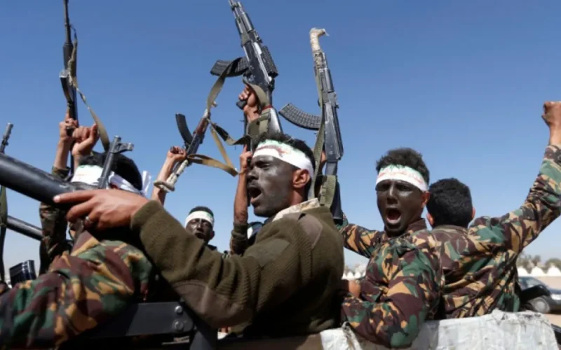 Iêmen acusa houthis de ataque letal a navio no Mar Vermelho