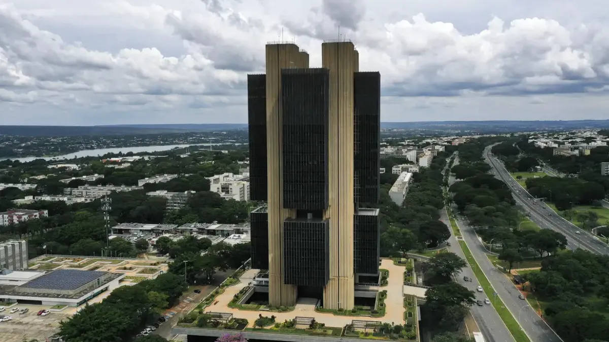 BC multa Banco Genial em R$ 21,6 mi e inabilita CEO