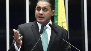 PF aponta ligações de senador com ministro do STJ em investigação