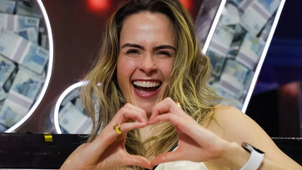 Ana Paula Renault vira atração no SP2B e fãs lotam palco