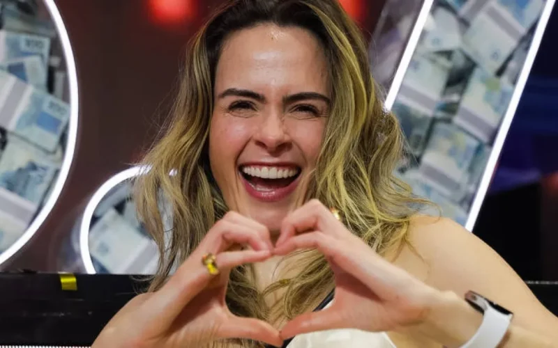 Ana Paula Renault vira atração no SP2B e fãs lotam palco