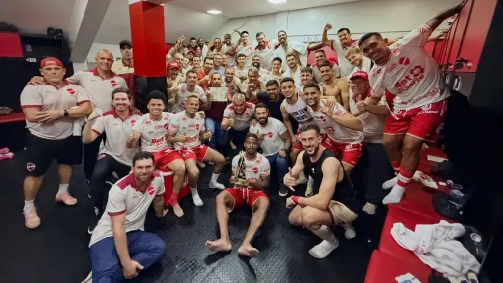 Vila Nova vence Atlético-GO no clássico e se recupera na Série B